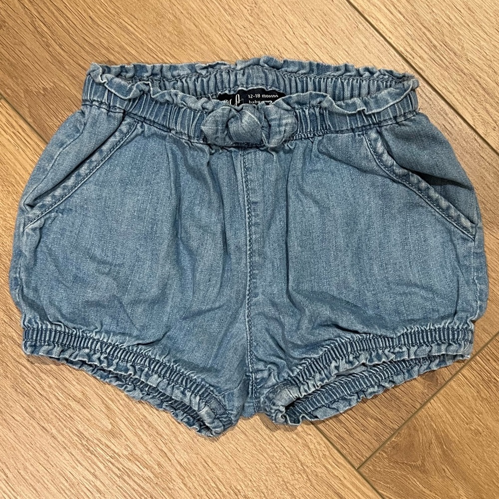 Baby gap bubble blue Jean shorts 12-18m